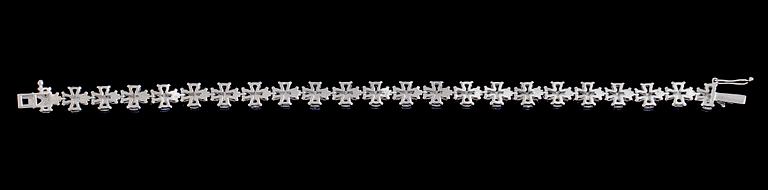 ARMBAND, sterlingsilver, tanzaniter. Vikt ca 14,4 g.