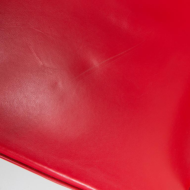 Alvar Aalto, nojatuoli ' High back tank'  E400 för Artek 1999. Ben af Sculten, rahi 445 Artek 1999.