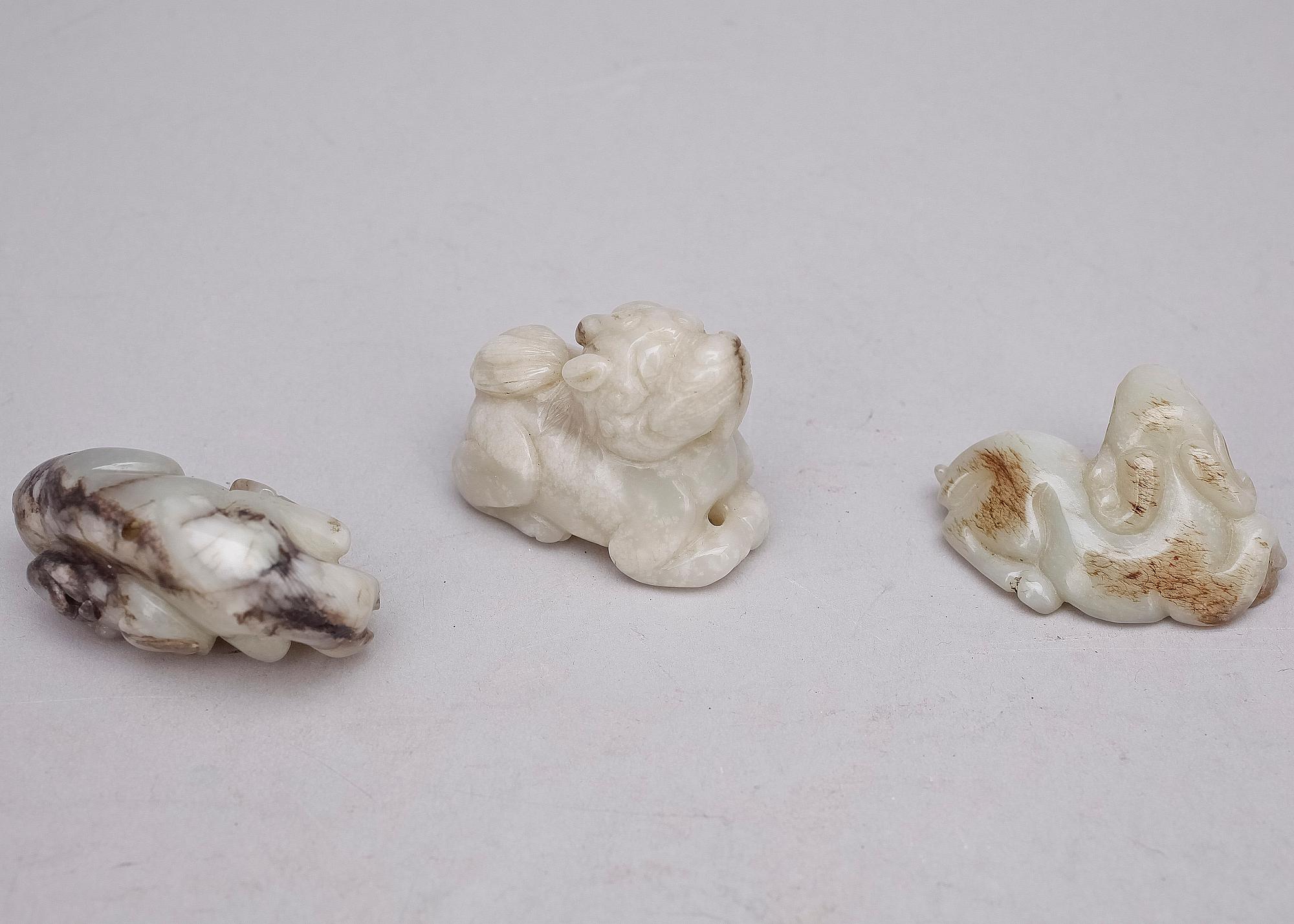 FIGURINER, 3st, jade, Kina, nutida tillverkning.