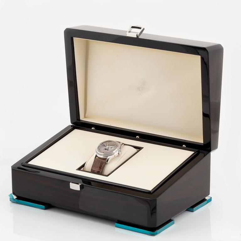 Patek Philippe, Complicated, Annual Calender, "Black Mother of Pearl Dial".