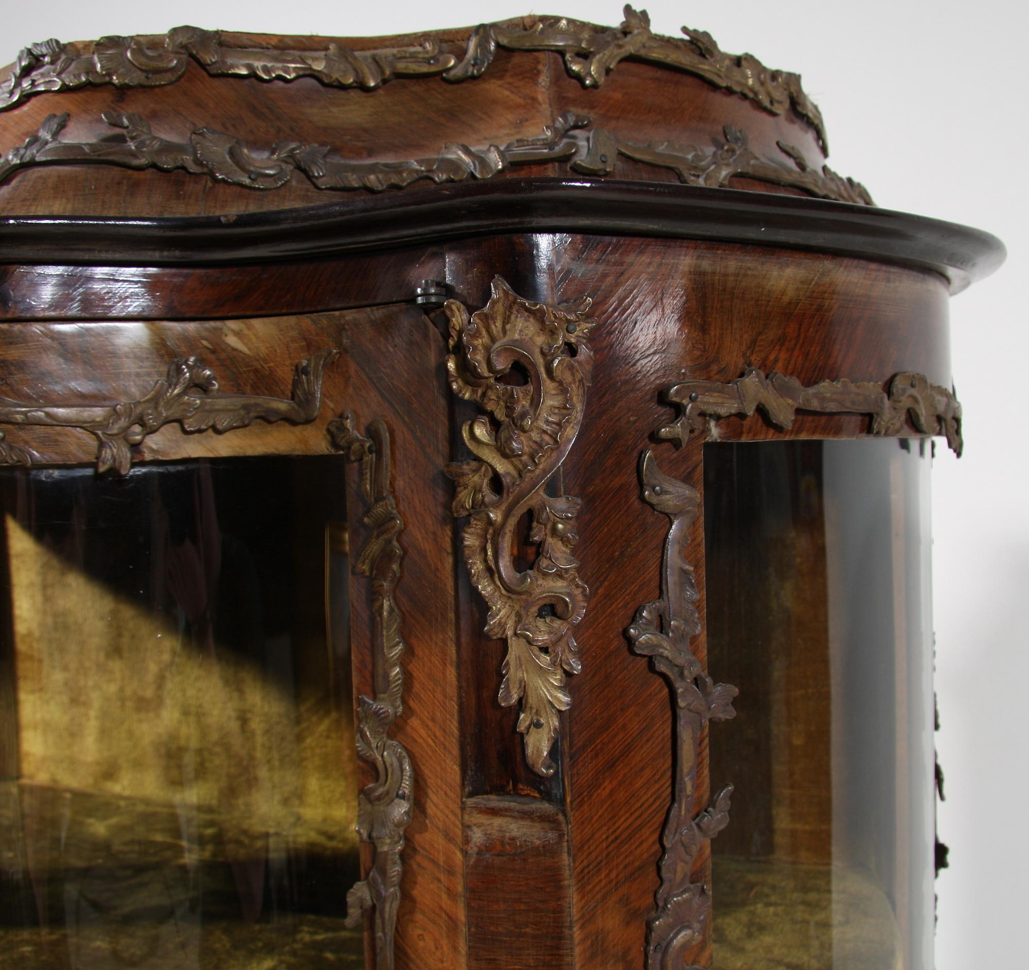 VITRINSKÅP, Louis XV-stil, 1900-tal.