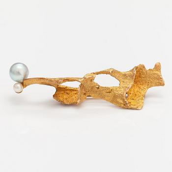 Björn Weckström, Rintaneula "Onnentaika", 14K kultaa, viljellyt helmet. Lapponia 1968.