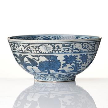 A large blue and white bowl, Ming dynasty (1368-1644). Hall mark to base.