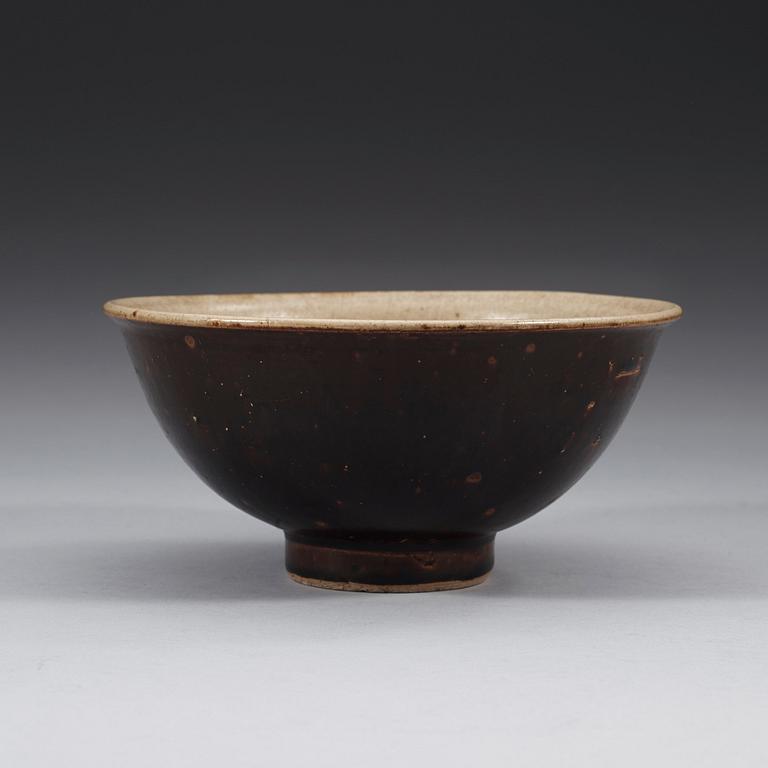 A large bowl, Yuan dynasty (960-1279).