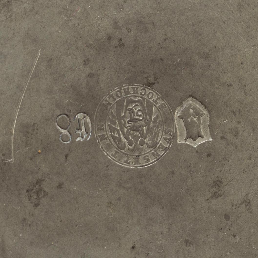 BURK MED LOCK, tenn, Firma Svenskt tenn, Stockholm, 1931.