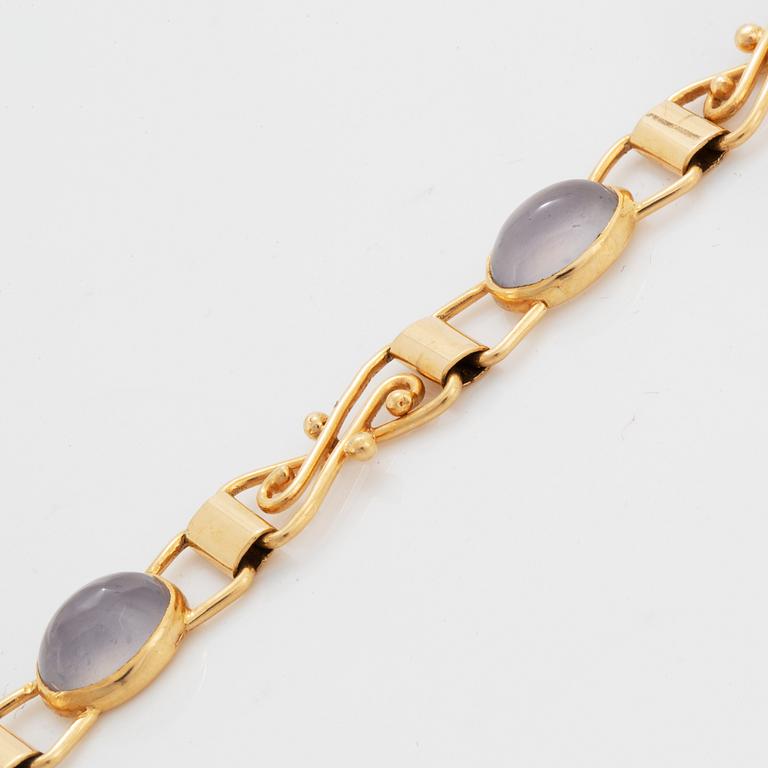 18K gold and cabochon-cut moonstone bracelet.