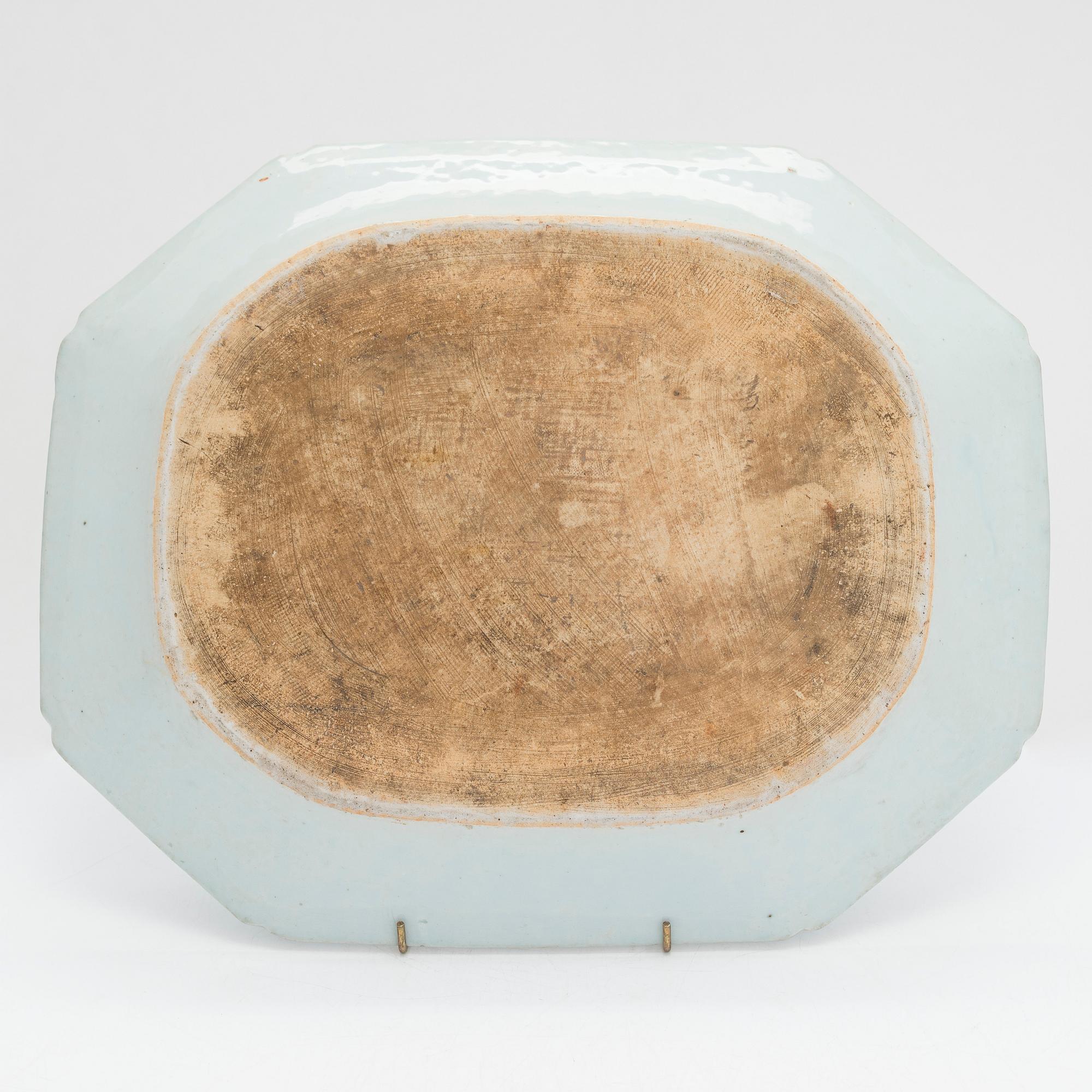 Paistivati, posliini, Qianlong (1736-95), Kiina.