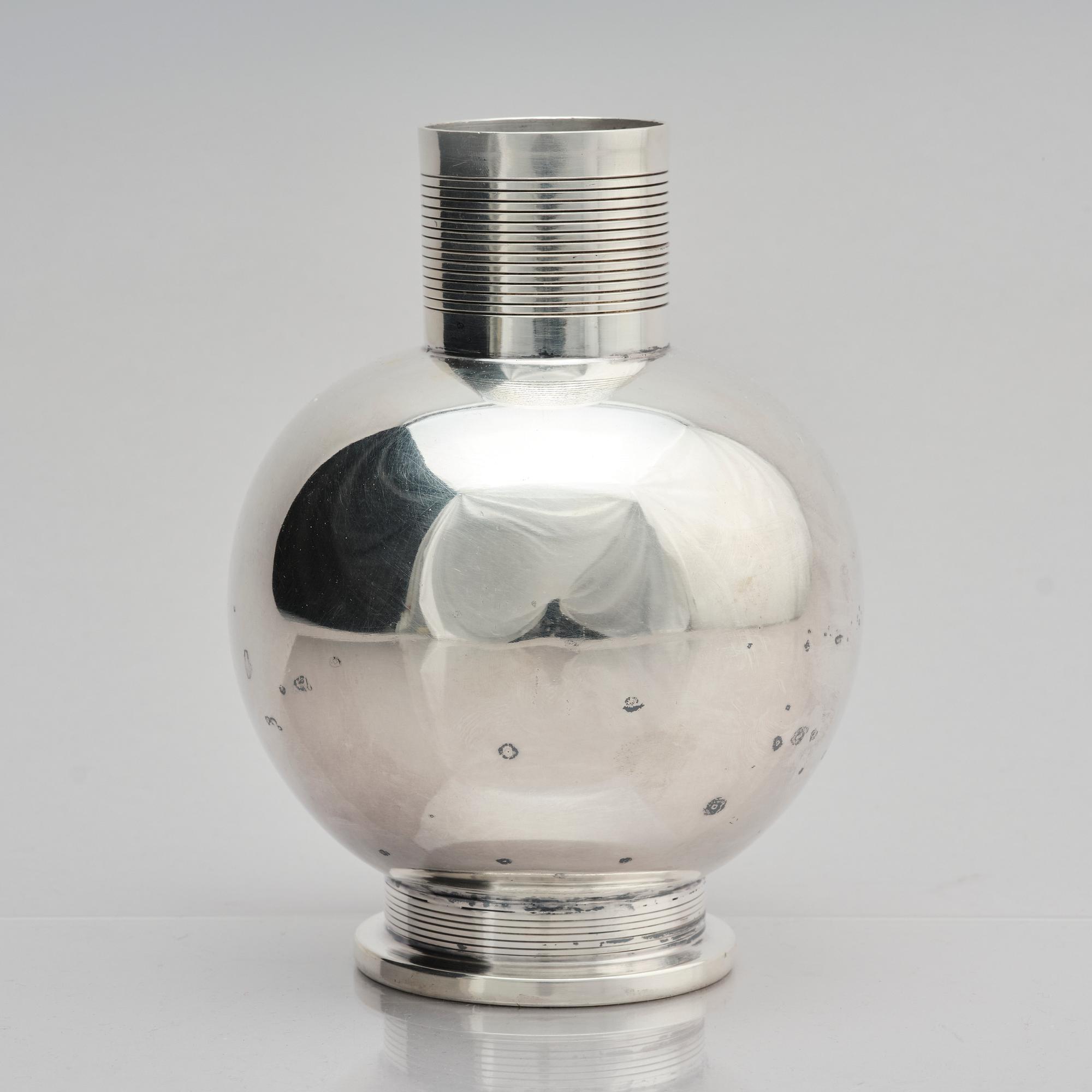 Nils Fougstedt, a vase and bowl, Fabriksaktiebolaget Kronsilver, 1930s.
