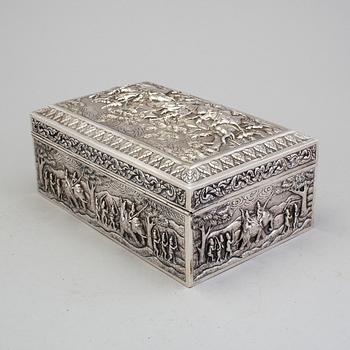 a sterling silver cigarr box from Bangkonk. The box was given too the shipbroker Einar Bruusgaard in 1926.