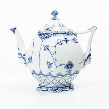 Royal Copenhagen, A 'Blue Fluted Full Lace' / 'Musselmalet' porcelain teapot, model 1119, 1969-73.