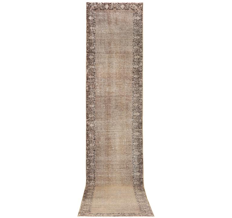 An oriental vintage design runner carpet, c. 460 x 80 cm.