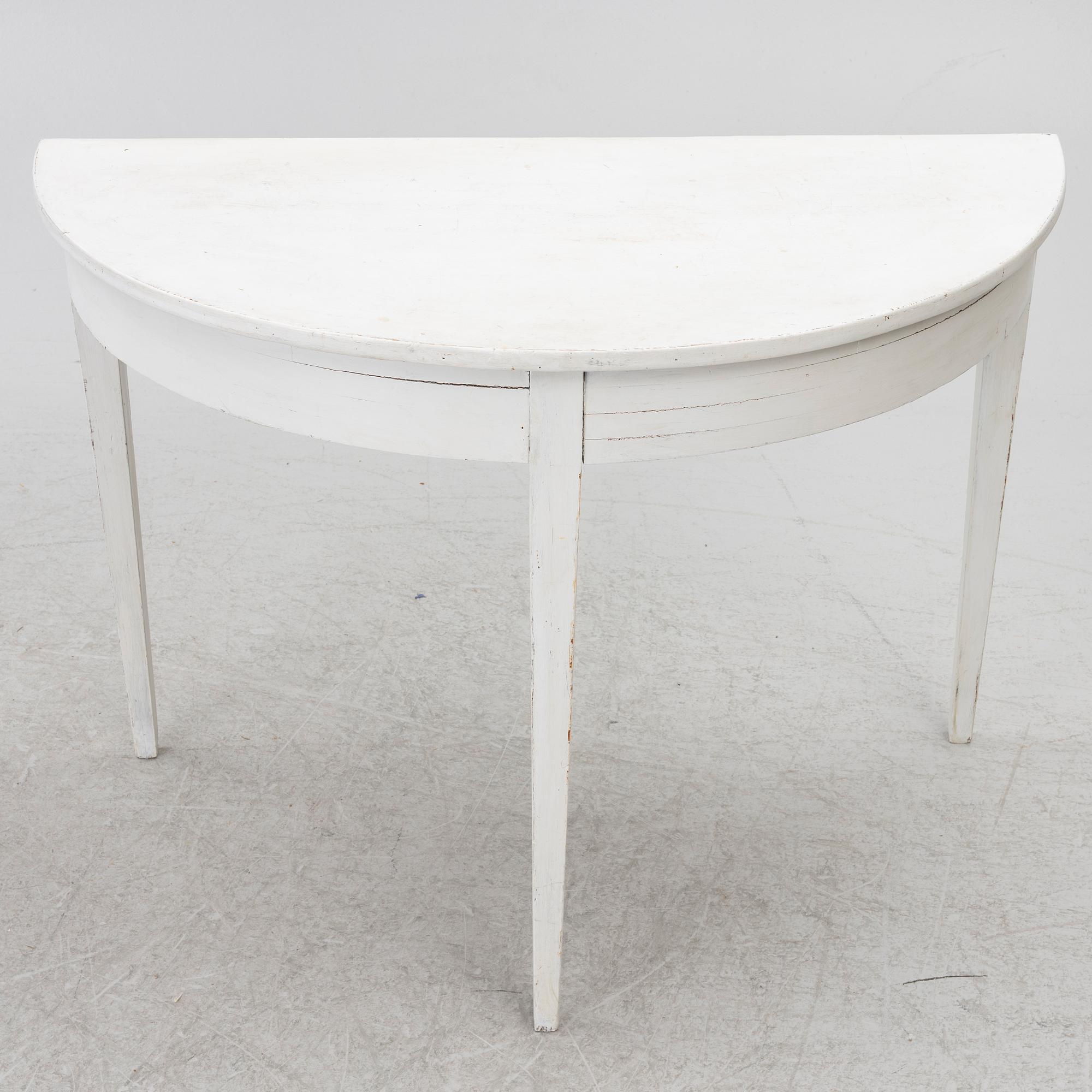 A pair of moon tables, 19th century.