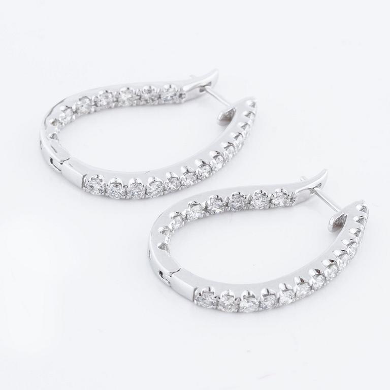 A pair of ca 1.90 cts brilliant cut diamond earrings.