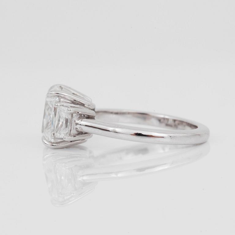 A 3.30 ct D/VVS2, cushion-cut diamond ring. Quality according to GIA certificarte. Side stones 0.67 ct in total.