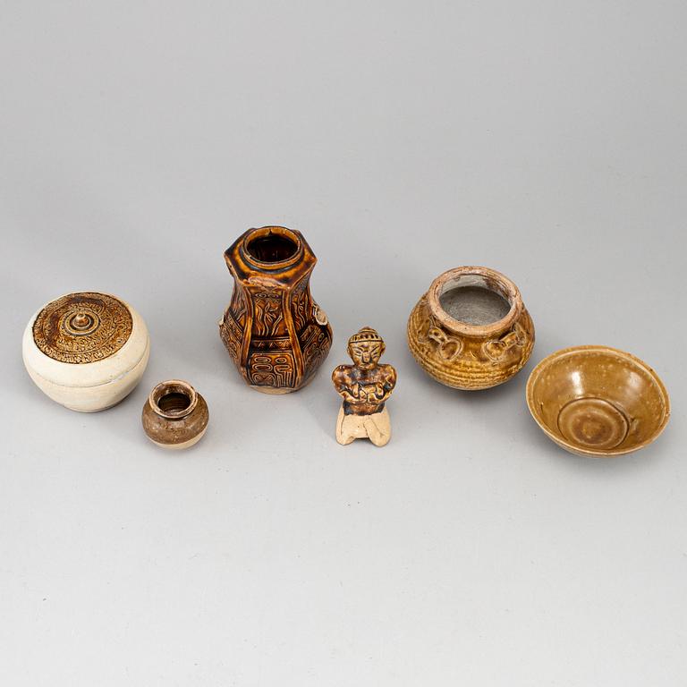 A group of mustard brown glazed ceramics, South East Asia, Thailand, part 19th Century.
