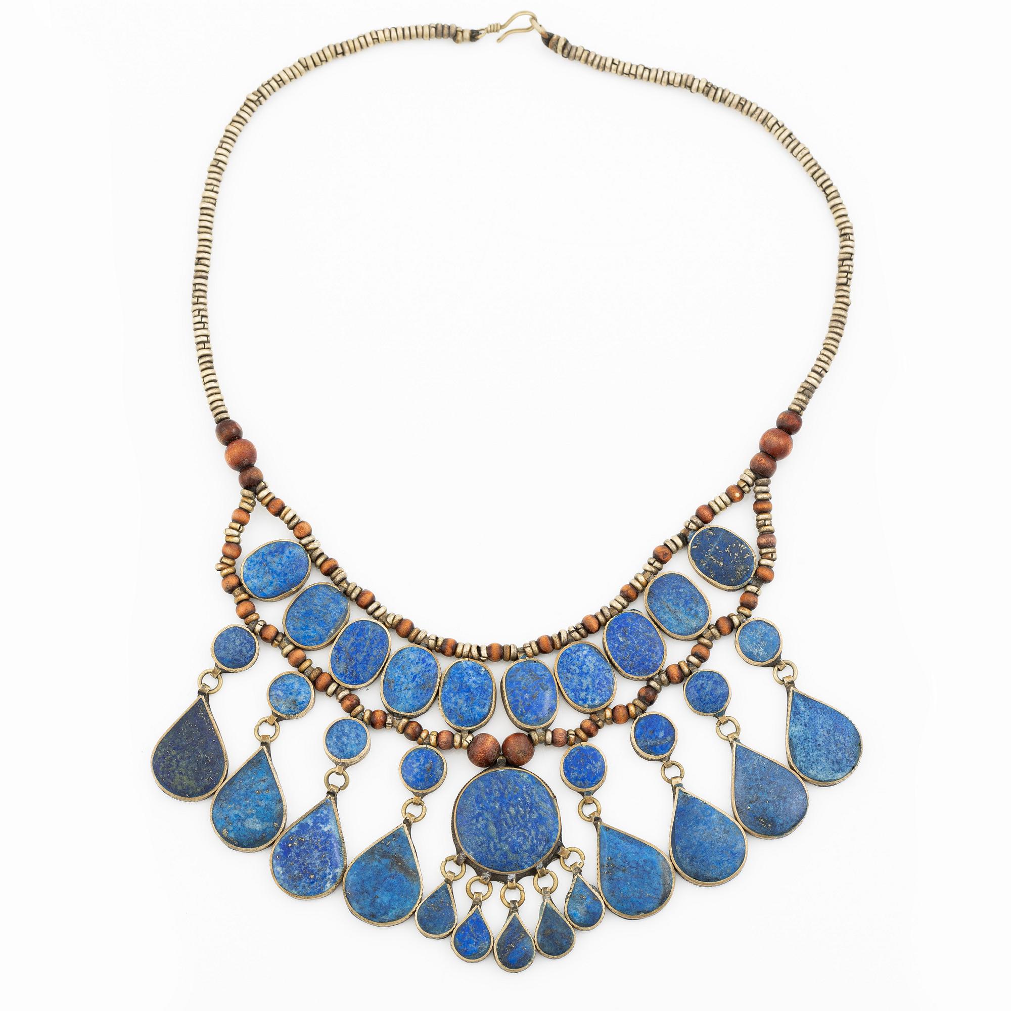 Necklace in white metal with blue and brown stone.