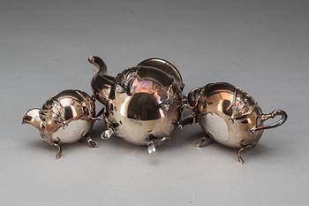 KAFFESERVIS, 3 delar, rokokostil, silver, Johan Schurmann, Landskrona, 1932. Total vikt ca 1000 g.