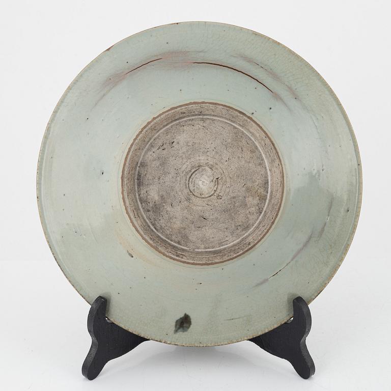 A ceramic vase and dish, Southeast Asia, 19th-20th century.