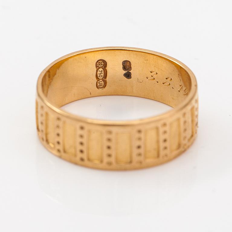 An 18K gold ring "Metsäpirtti". Kalevala Koru, Helsinki 1997.