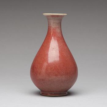 A peachbloom vase, Qing dynasty, 19th Century.