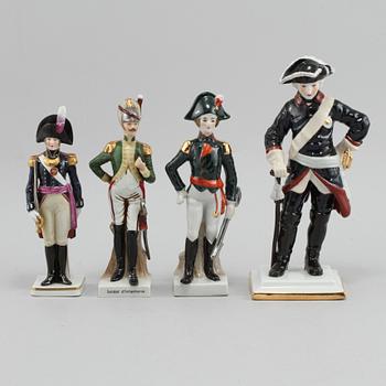 FIGURINER, 4 st. porslin, 1900-talets andra hälft.