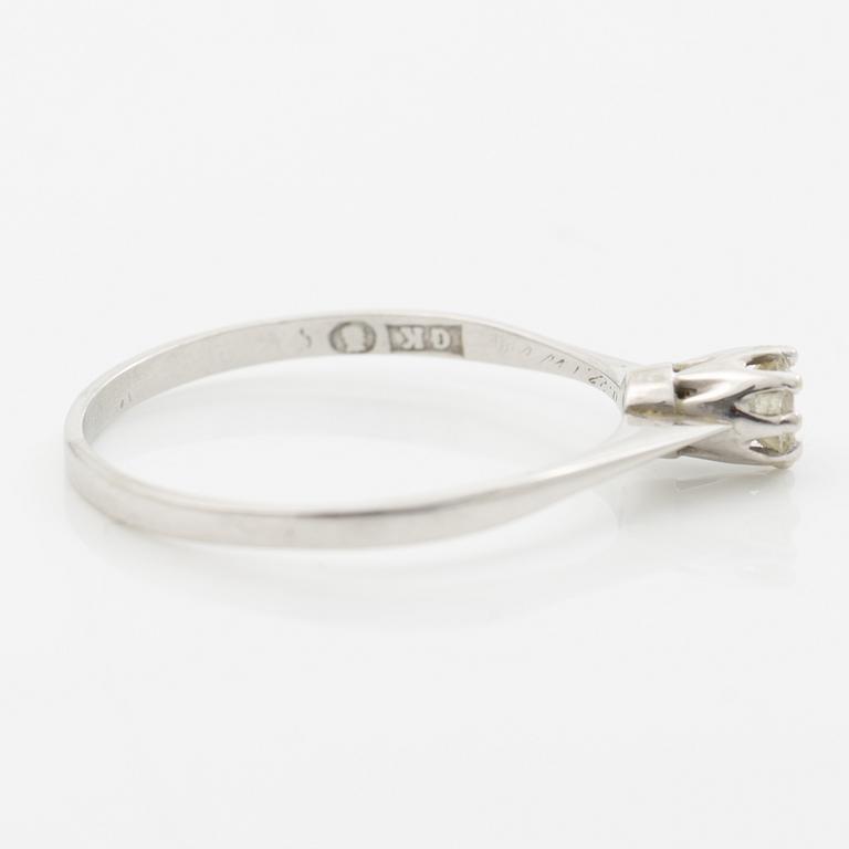 Ring with a brilliant-cut diamond.