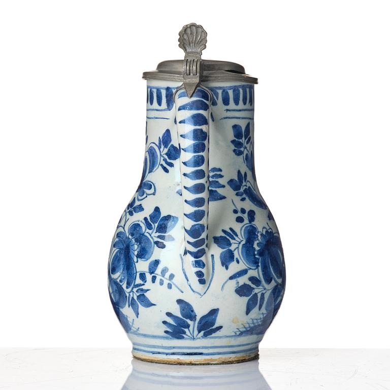 A blue and white Dutch faiance tankard with pewter mountings, Delft, 18th century.