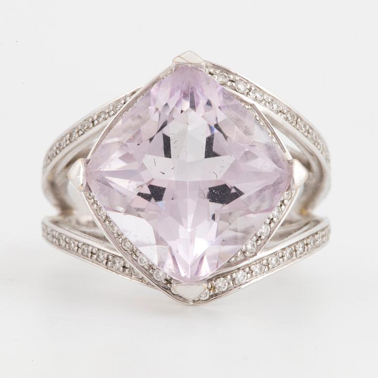 A RING, Mauboussin, rose quartz, diamonds, 18K white gold.