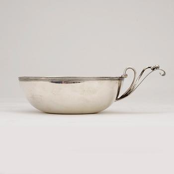 KÅSA / SKÅL, silver, K Andersson, Stockholm, 1946. Total vikt ca 142 g.