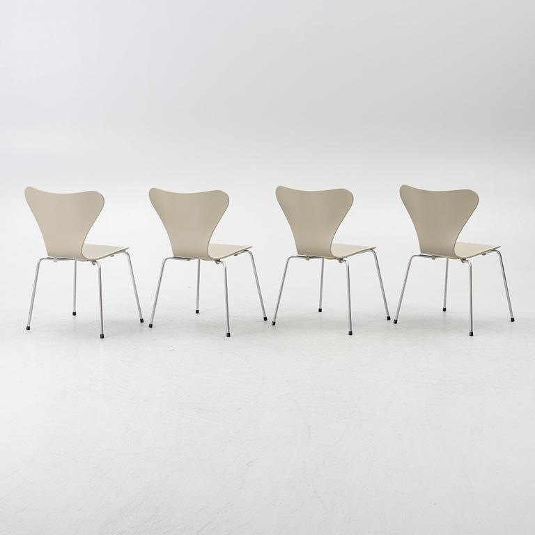 Arne Jacobsen, Four "Sjuan" chairs, Fritz Hansen, Denmark.