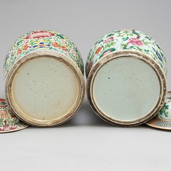 Two large famille rose vases with covers, Qing dynasty, circa 1900.