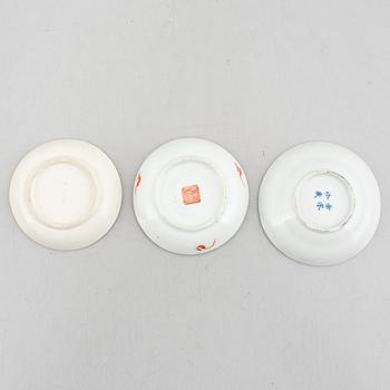 Eleven pieces of Chinese porcelain, 17th to 19th century.