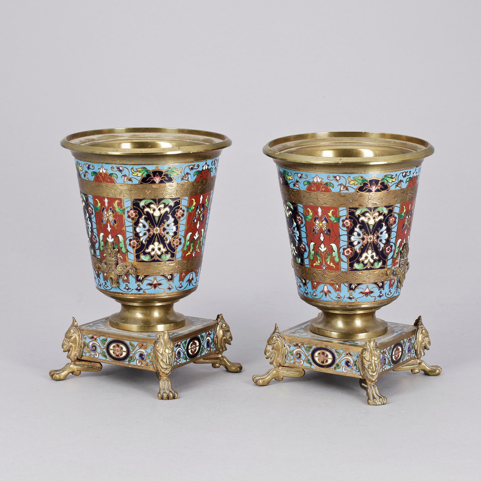 VASER, ett par, cloisonné, 1900-tal.