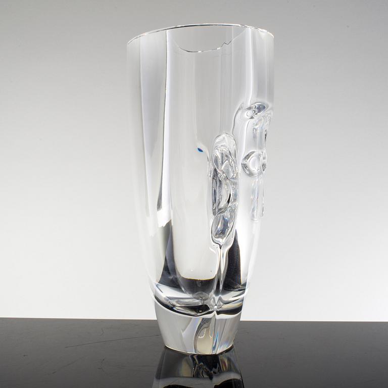 An Orrefors glass vase by Martti Rytkönen, "Ramses".