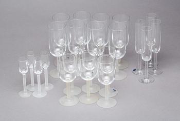 GLASSERVIS, glas. 22 delar, "Saturnus" Heikki Orvola för Arabia 1985-87.