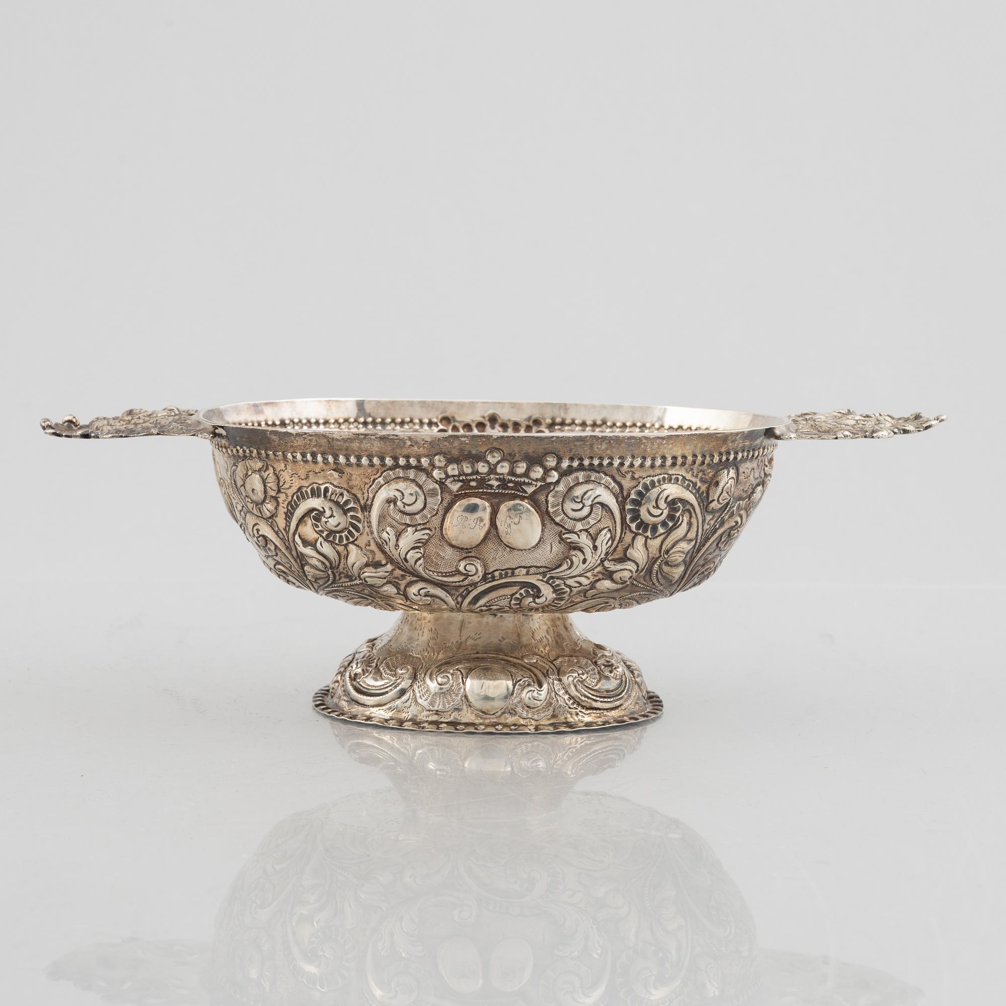A Baroque style silver bowl, 19th Century.