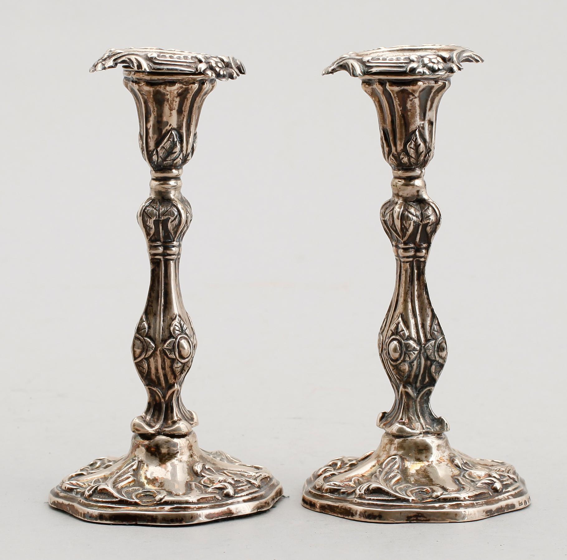 LJUSSTAKAR, 1 par, silver, rokokostil, svenska stämplar CH, 1855.