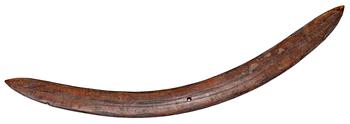 BUMERANG ("Boomerang"). Trä. Australien omkring 1950. Längd 59,5 cm.