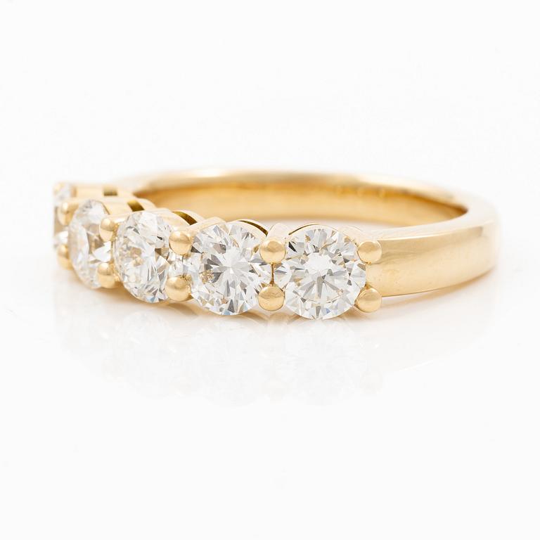 Half eternity ring in 18K gold set with brilliant-cut diamonds.