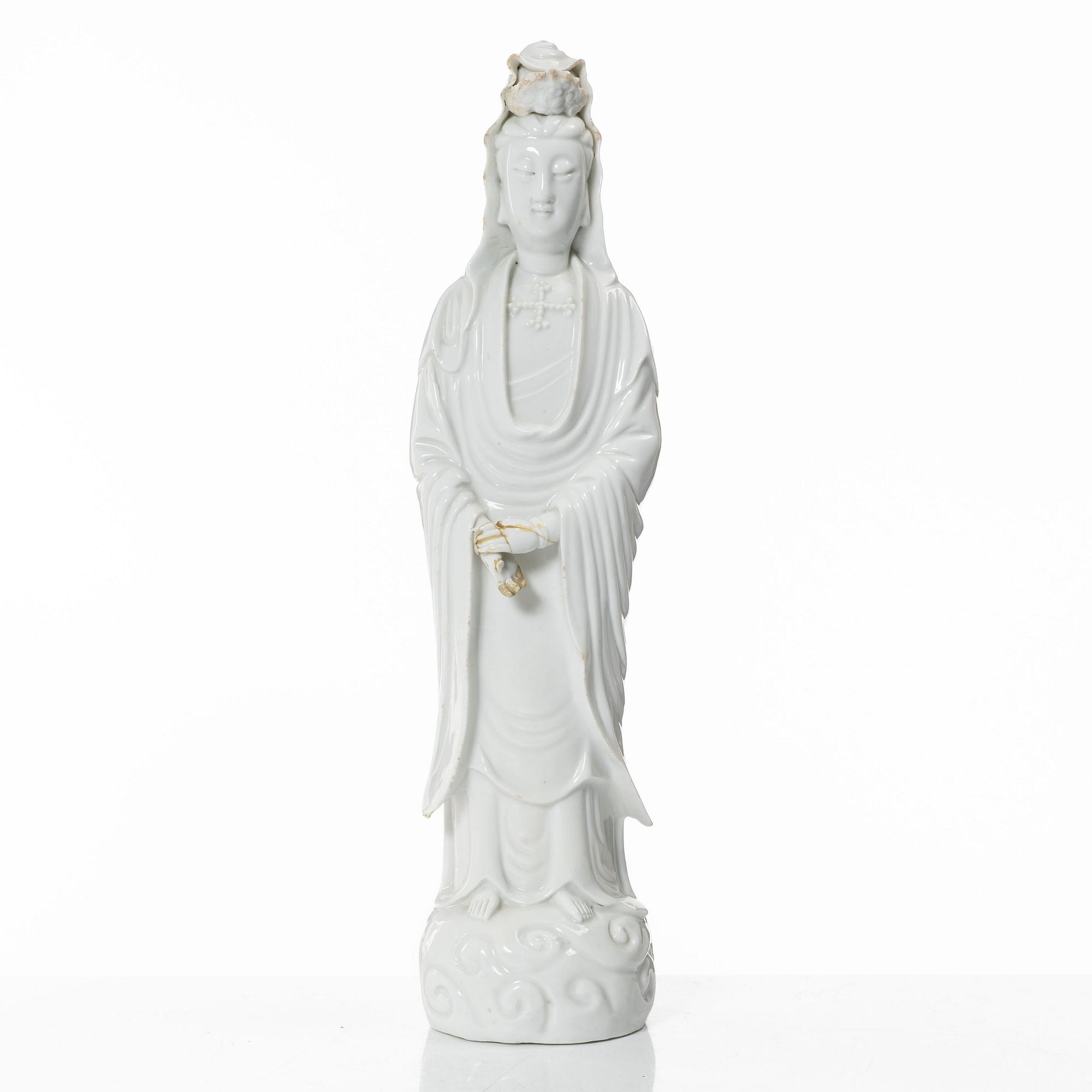 A Chinese blanc-de-Chine porcelain figure of Guanyin, Qing dynasty (1644-1912.