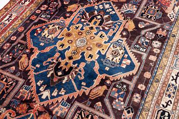 An oriental rug, c. 300 x 155 cm.