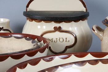 PARTI KRYDDBURKAR samt KAROTTER, 10 delar, stengods, "Pyro", Gustavsberg.