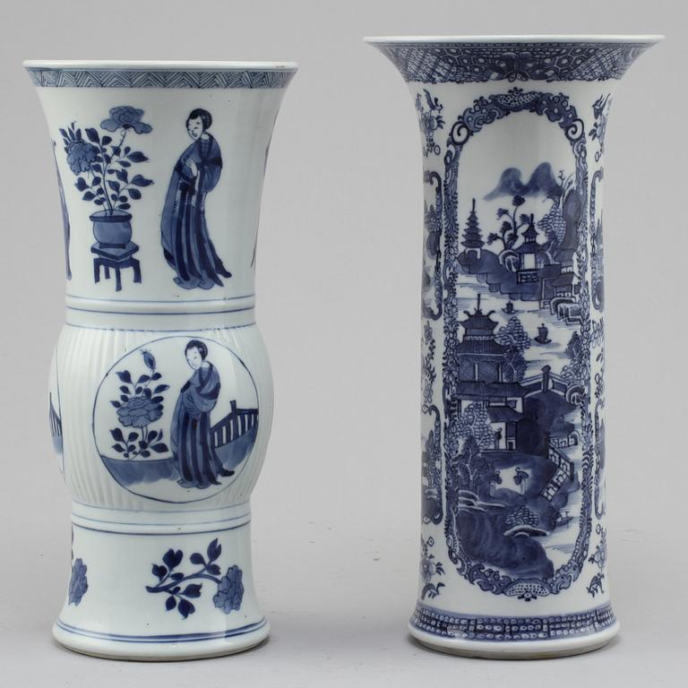 VASER, 2 st, porslin, Kina, 1900-tal.