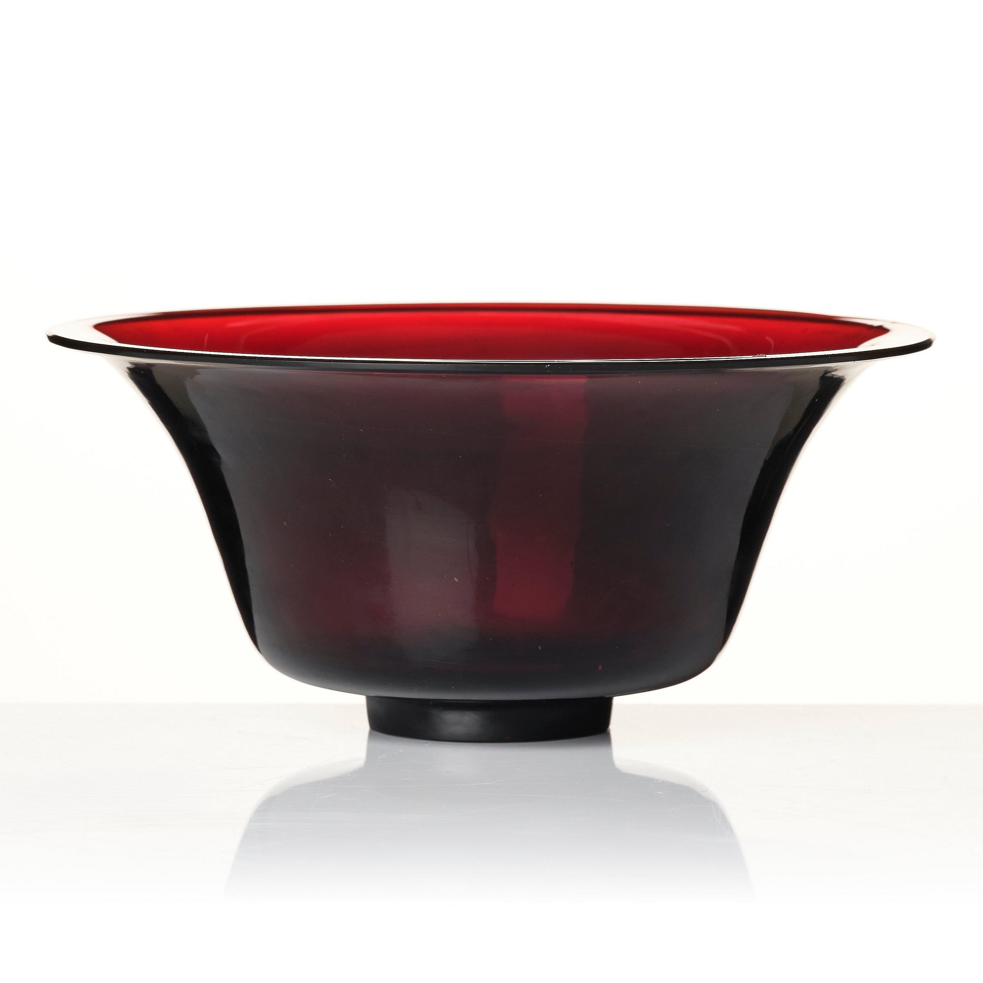 A 'ruby red' Beijing glass, Qingdynasty.