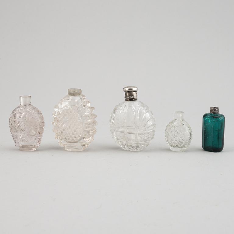 Five glass snuff bottles, 18th/19th century.