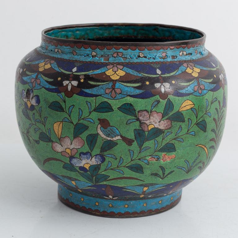 Ytterfoder, ett par, cloisonné, Kina, 1900-talets första hälft.