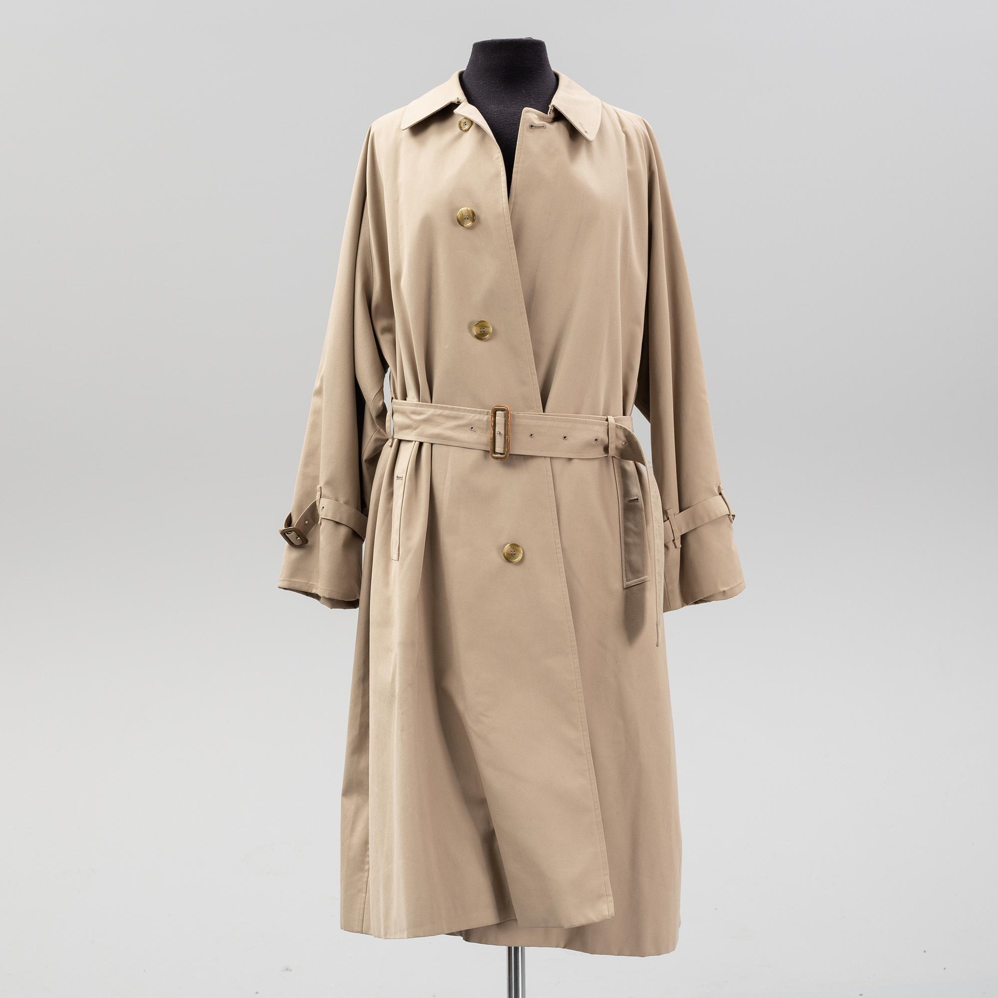 Burberry, trenchcoat, size 50.