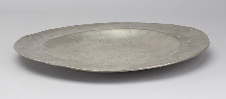 A PEWTER PLATE, dated 1675.