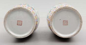 GOLVVASER, 1 par, porslin, Kina, 1900-tal.