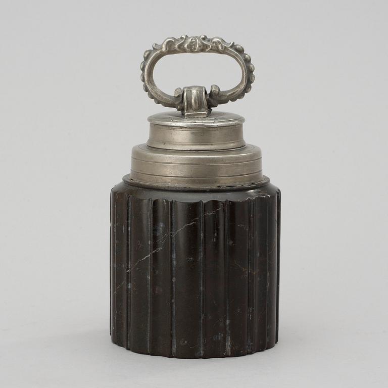 BURK MED LOCK. Barock, 1600-tal.